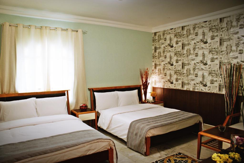 Weekend & Hotel