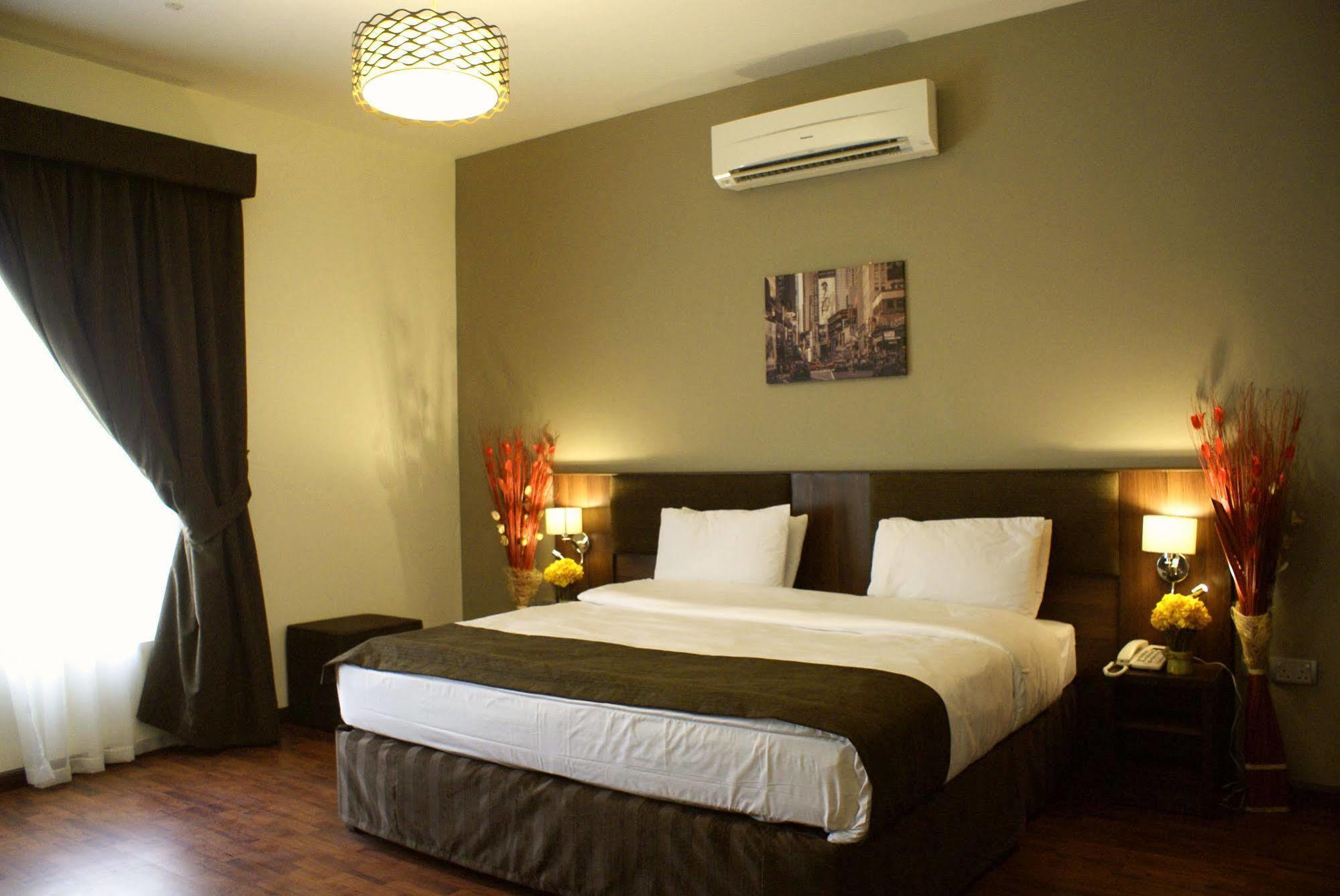 Hotel Weekend & 3*
